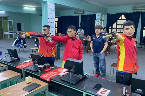 Atletas vietnamitas de tiro se miden en Campeonato Mundial en la India 