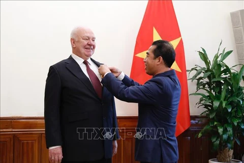 Confieren Medalla de Amistad de Vietnam a embajador de Rusia