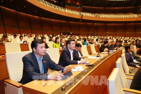 Parlamento de Vietnam discute borrador del informe sobre la XIV Legislatura