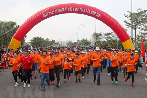 Más de mil 500 personas participan en Día de carrera en Da Nang