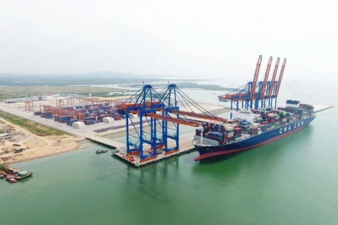 Instalarán otras grúas STS para el puerto más grande de Vietnam