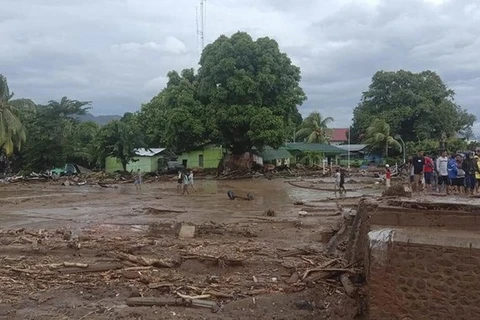 Inundaciones en Indonesia cobran la vida de 23 personas