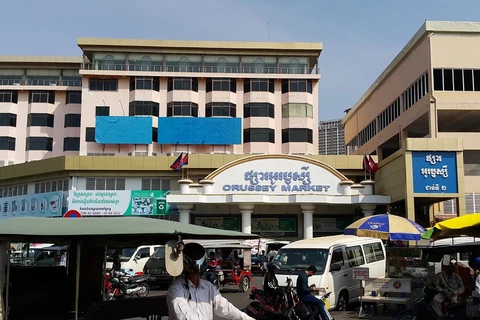 Phnom Penh cierra un mercado mayorista para evitar propagación del COVID-19