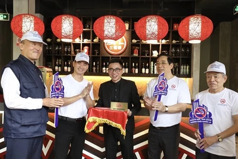 Ministerio vietnamita de Salud y OMS lanzan campaña Libre de Humo en restaurantes y hoteles de Hanoi 
