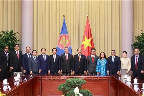 Recibe nuevo presidente de Vietnam felicitaciones de diplomáticos de ASEAN
