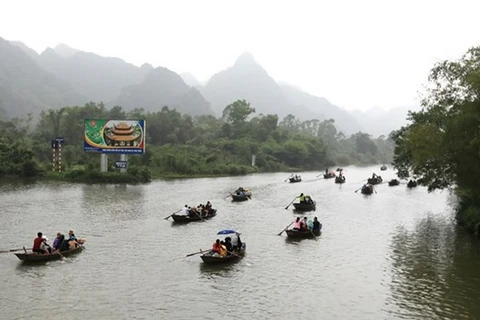 Pagoda Huong en Vietnam recibe a 320 mil visitantes un mes después de su reapertura