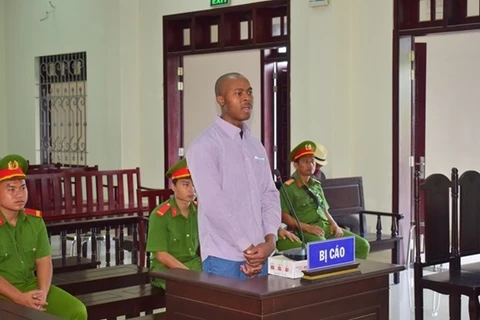Condenan a pena de muerte en Vietnam a traficante nigeriano de drogas
