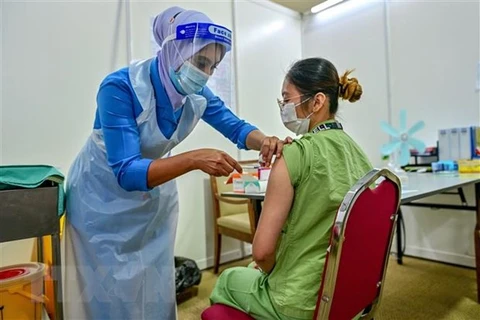 Malasia comienza segunda fase de vacunación contra el COVID-19