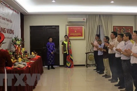 Vietnamitas en Malasia rinden homenaje a fundadores de la nación