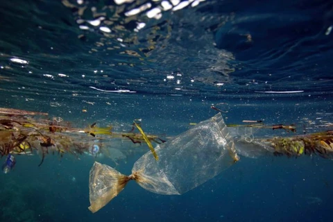 Japón ayuda a Vietnam a reducir la contaminación por plásticos en oceános