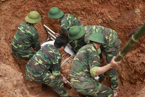 Trasladan con éxito bomba de 340 kilogramos hallada en provincia vietnamita