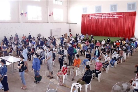 Asisten a vietnamitas en Laos en lucha antiCOVID-19