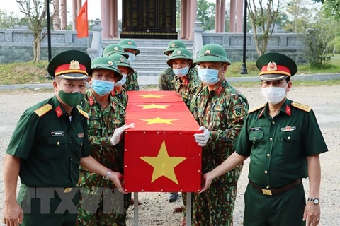 Repatrían restos de 14 combatientes voluntarios vietnamitas caídos en Laos