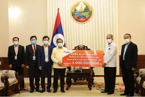 Empresa vietnamita apoya a Laos contra el COVID-19