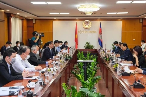 Vietnam y Camboya refuerzan cooperación en comercio, industria y energía 