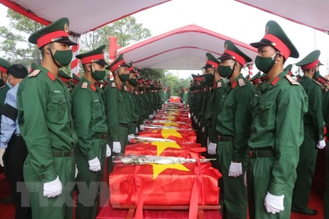 Rinden homenaje póstumo a voluntarios vietnamitas caídos durante la guerra de Laos