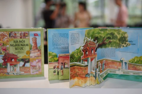 Reminiscencias de mil años de Hanoi a través de libro ilustrado 3D 