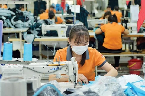 Gobierno de Vietnam continúa apoyando a personas y empresas ante nueva ola de COVID-19