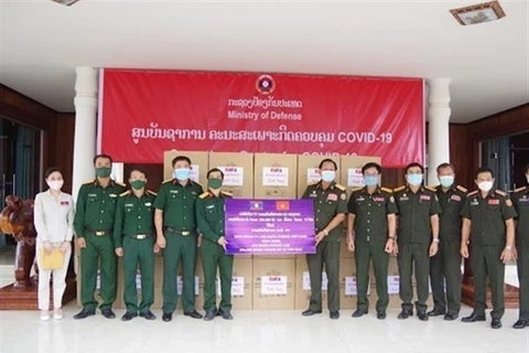 Continúan llegada de donaciones de Vietnam a la lucha antipandémica en Laos