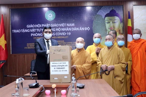 Sangha Budista de Vietnam dona equipos médicos a la India para hacer frente al COVID-19