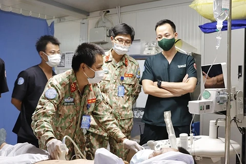 Médicos vietnamitas realizan compleja técnica postoperatoria en Sudán del Sur