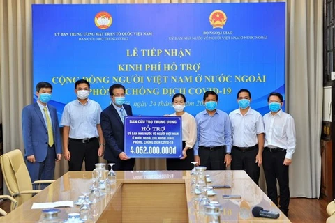 Apoyan a vietnamitas en extranjero afectados por COVID-19