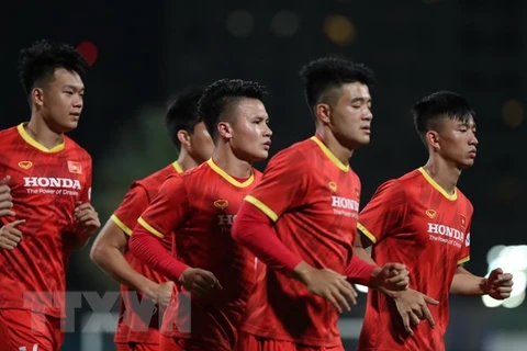 Equipo de fútbol de Vietnam se esfuerza por conseguir mejor resultado en ronda eliminatoria