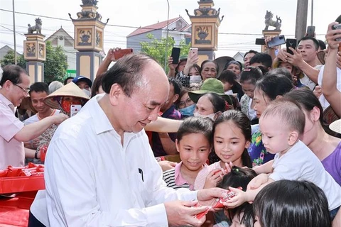 Presidente de Vietnam felicita a los niños en ocasión de su día 
