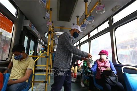 Presentan en Vietnam función de “advertencia de no llevar mascarillas” a vehículos de pasajeros 