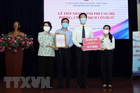 Ciudad Ho Chi Minh recibe 4,3 millones de dólares en apoyo a lucha contra el COVID-19 