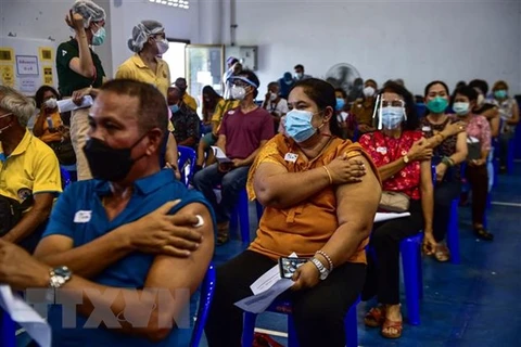 Tailandia permitirá la compra de vacunas contra el COVID-19 a organizaciones privadas y locales 