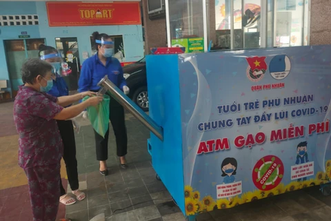 “Cajero automático de arroz”, de vuelta a Ciudad Ho Chi Minh para apoyar a desfavorecidos