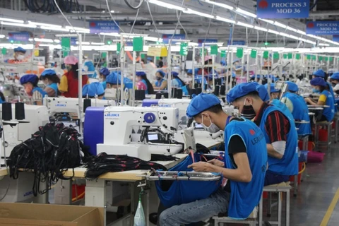 Vietnam se esmera en estabilizar actividades de producción pospandémica