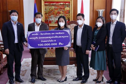 Provincia laosiana apoya esfuerzos de respuesta al COVID-19 en Vietnam