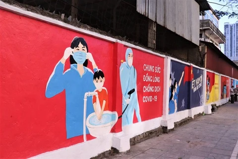 Lanzan en Hanoi proyecto de murales de propaganda sobre lucha contra COVID-19