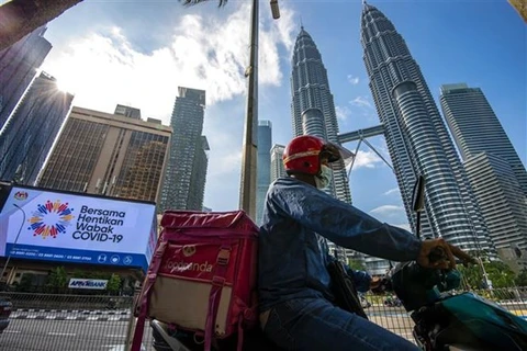 Malasia no considera la aplicación de "pasaporte de vacunación"