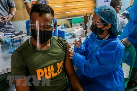 COVID-19: Filipinas advierte sobre pena de cárcel a quienes rechacen vacunarse