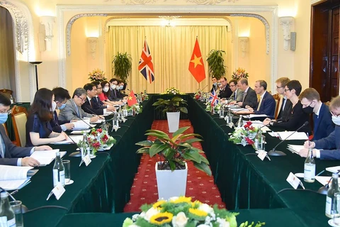 Vietnam y Reino Unido robustecen asociación estratégica bilateral