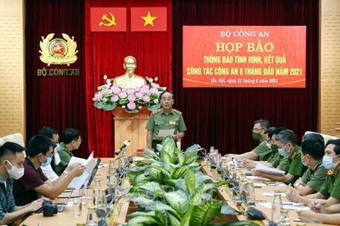 Abren proceso legal contra expolicía vietnamita por recibir sobornos 