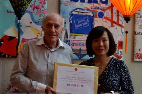 Comunidad vietnamita en Suiza apoya la lucha contra el COVID-19 en Vietnam 