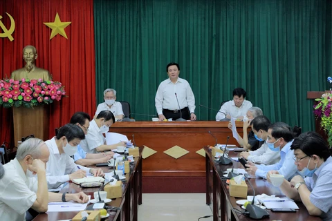 Discuten en Vietnam asuntos teóricos y prácticos sobre construcción del Partido