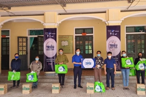 Brindan en Vietnam asistencia a personas vulnerables en contexto de COVID-19 