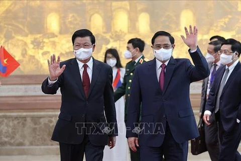 Premier de Vietnam conversa con máximo dirigente de Laos 
