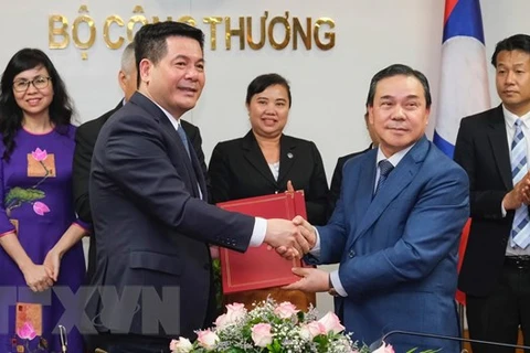 Buscan ampliar lazos comerciales entre Vietnam y Laos