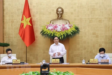 Primer ministro vietnamita preside reunión de Gobierno correspondiente a junio