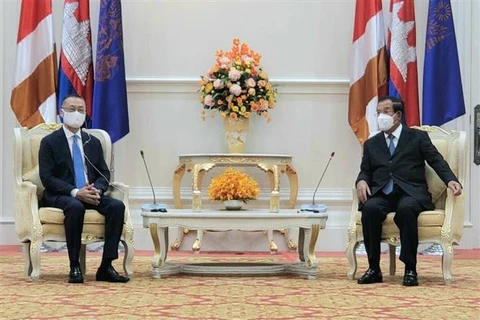 Primer ministro de Camboya resalta contribución del embajador de Vietnam