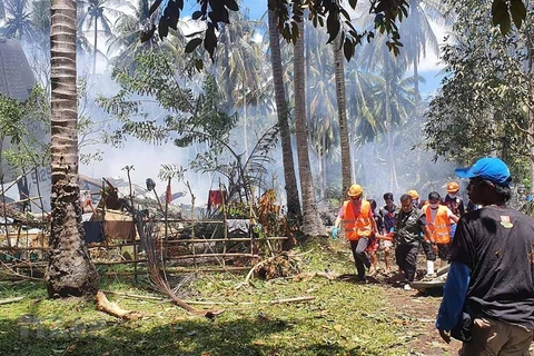 Reportan 45 fallecidos por accidente de avión militar en Filipinas