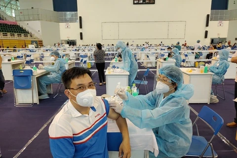 Implementa grupo petrolero vietnamita campaña de vacunación contra el COVID-19