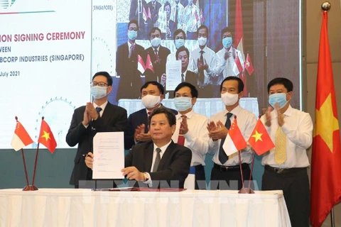 Empresas vietnamita y singapurense firman cooperación estratégica
