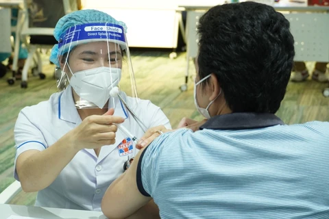 Ciudad Ho Chi Minh desplegará quinta fase de vacunación contra el COVID-19